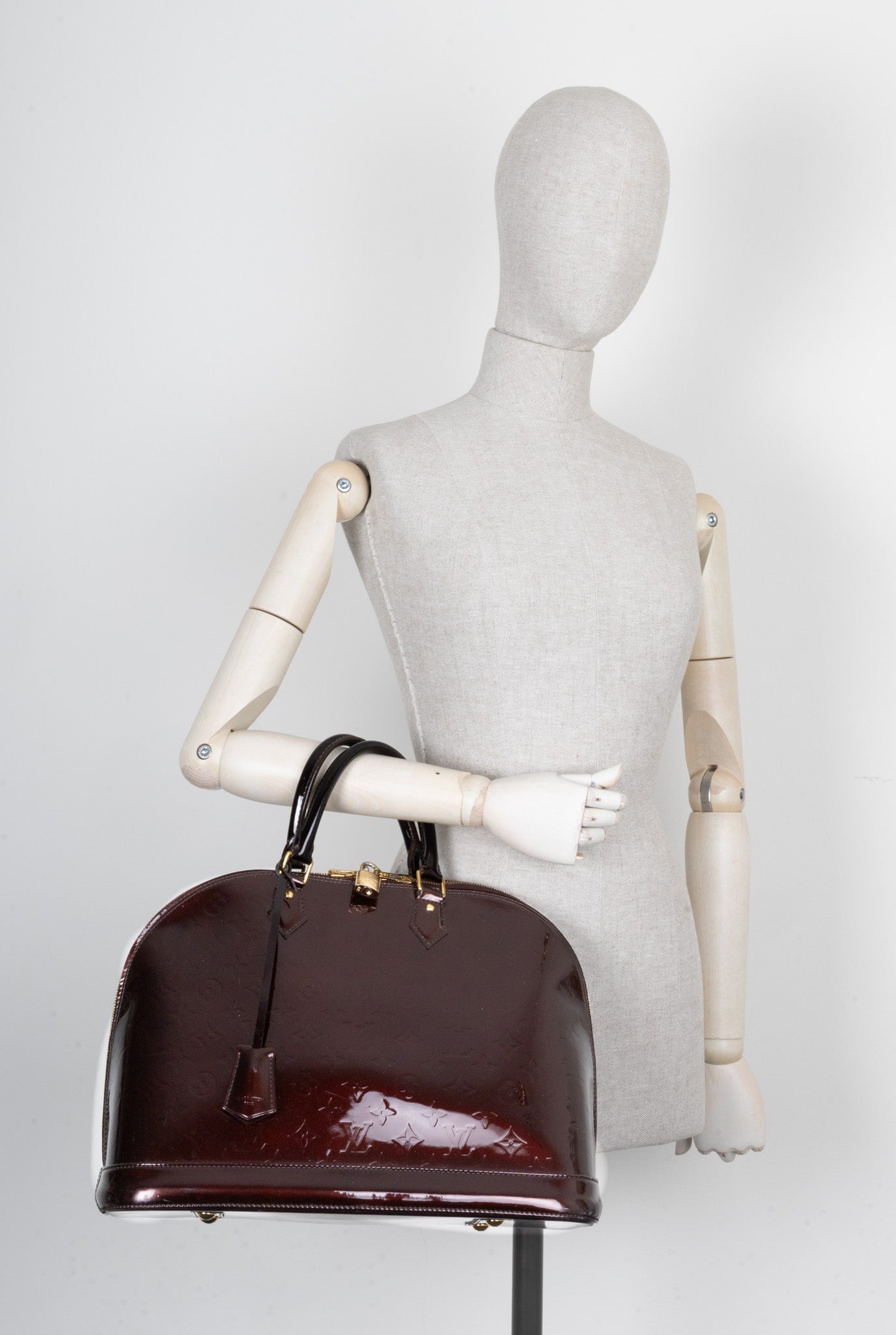 Louis Vuitton Alma GM Vernis Amarante