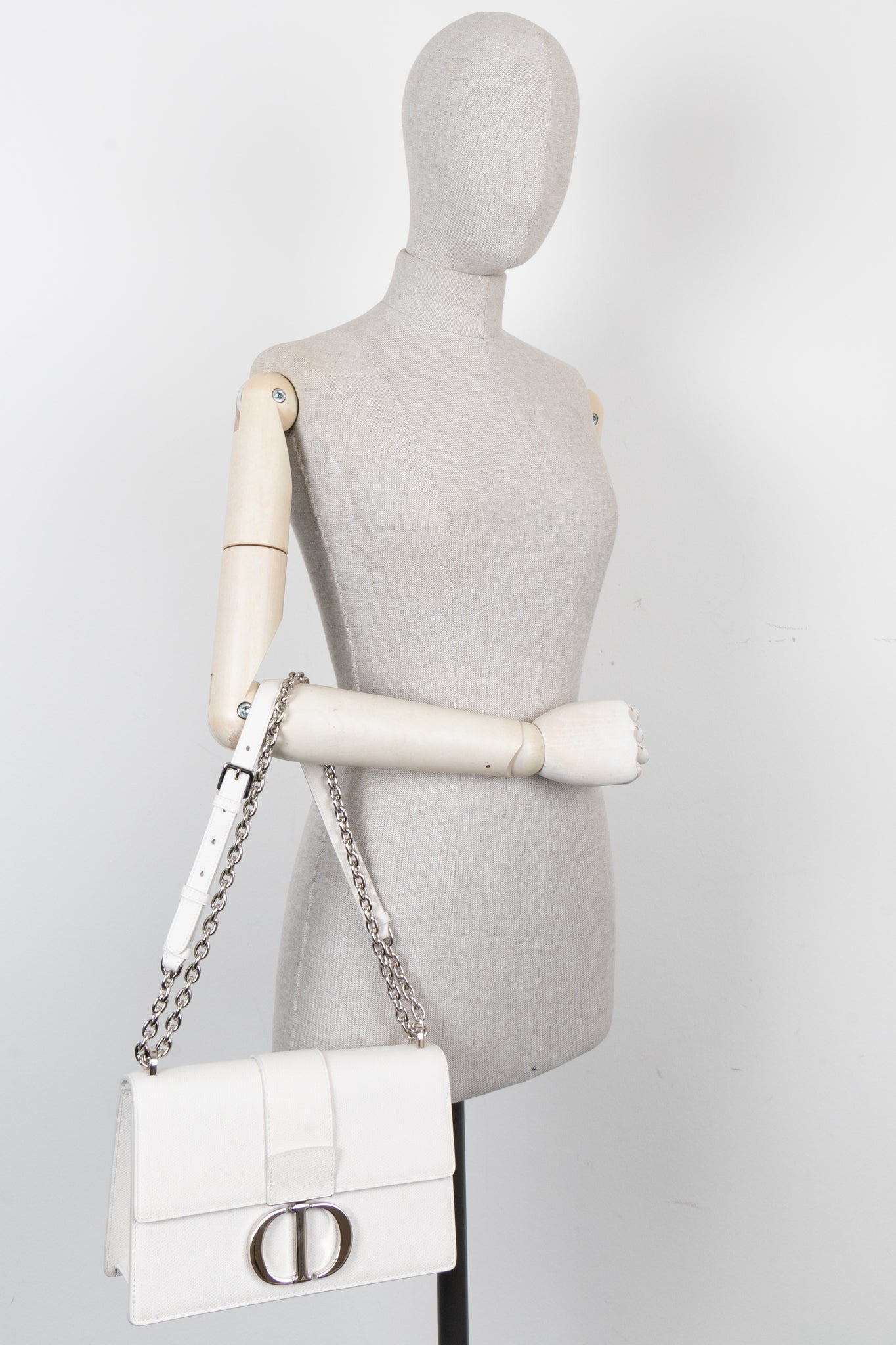 Christian Dior Montaigne 30 Crossbody Bag Graind Leather White