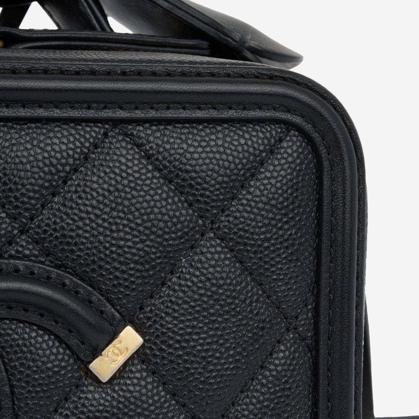 Chanel Filigree Cc Vanity Case - Black