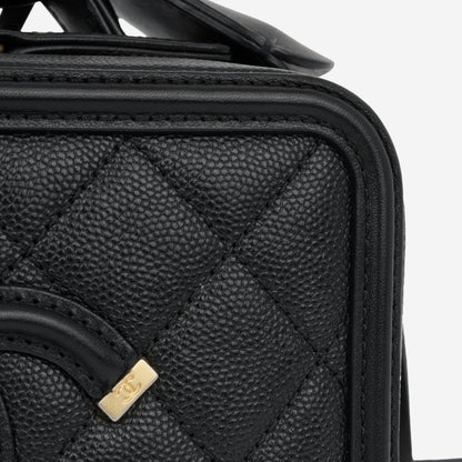 Chanel Filigree Cc Vanity Case - Black