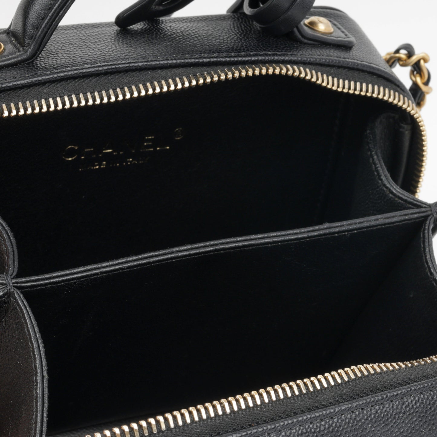 Chanel Filigree Cc Vanity Case - Black
