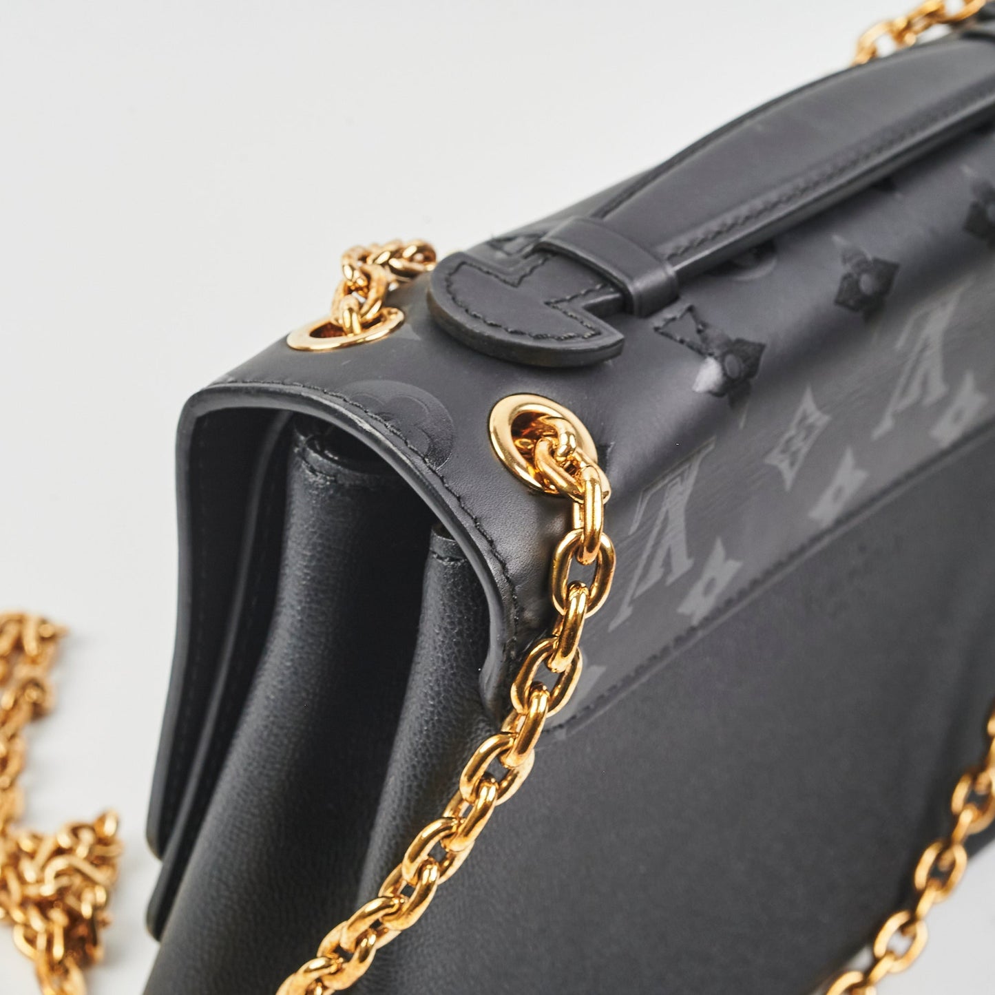 Louis Vuitton Very Chain Black Shoulder Bag