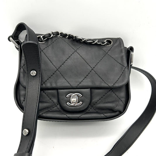 Chanel black quilted lambskin Country mini crossbody bag ch66252cv