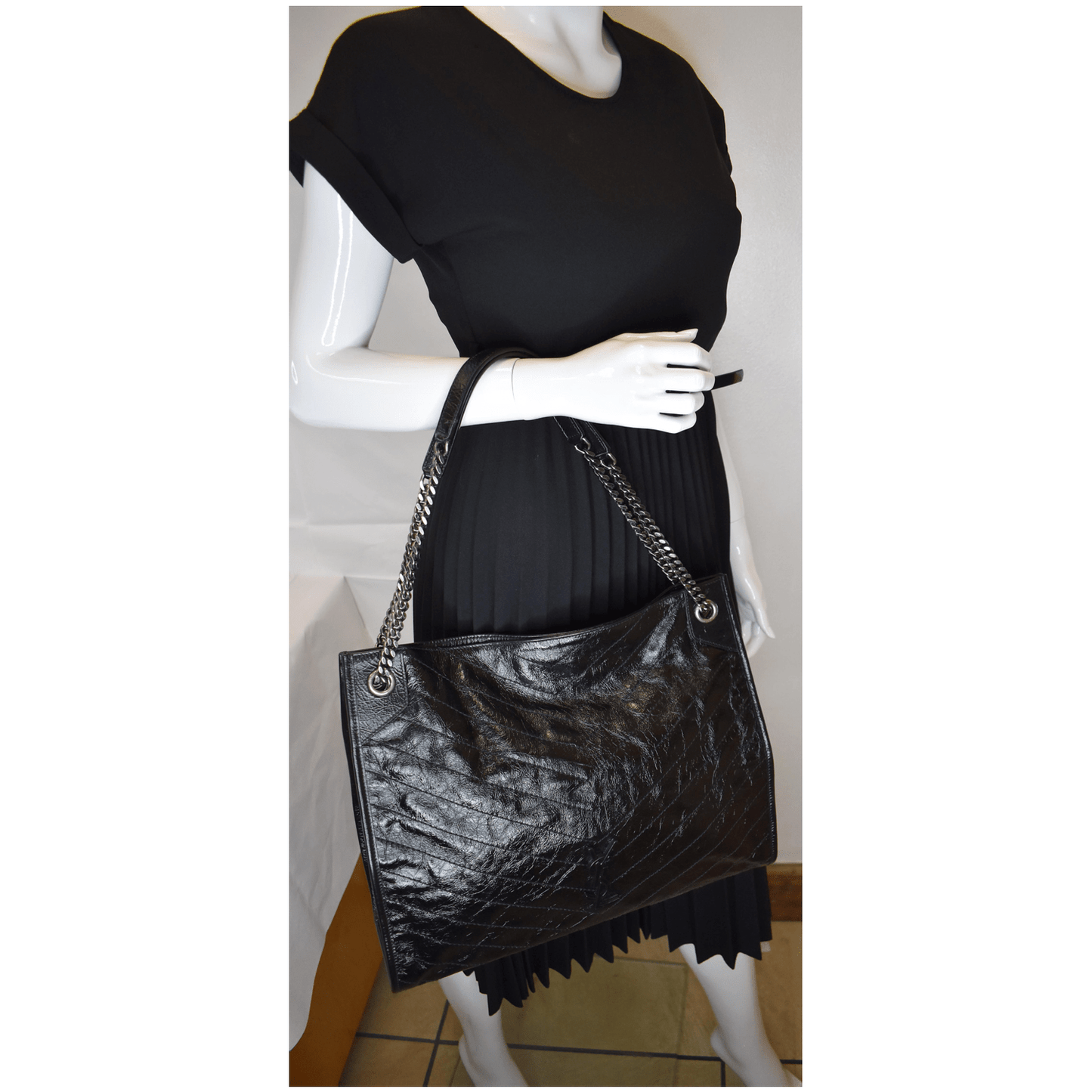 Saint Laurent Niki Leather Black Tote Bag