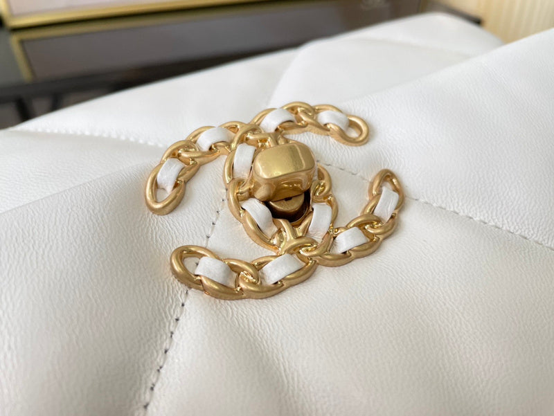Chanel Luxury Handbag Style 607