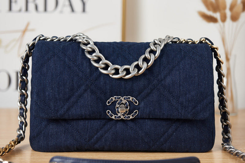 Chanel Luxury Handbag Style 462