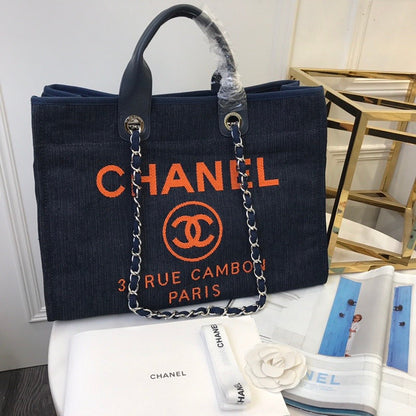 Chanel Luxury Handbag Style 556