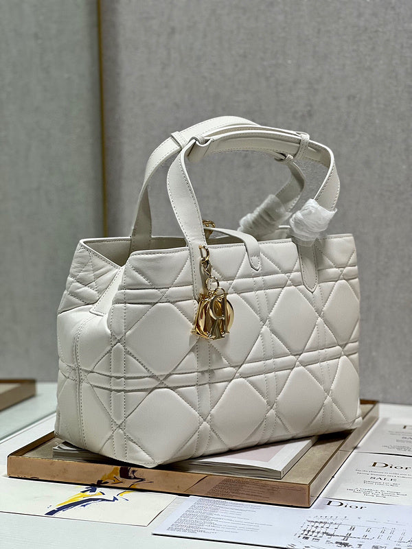 Chanel Luxury Handbag Style 362