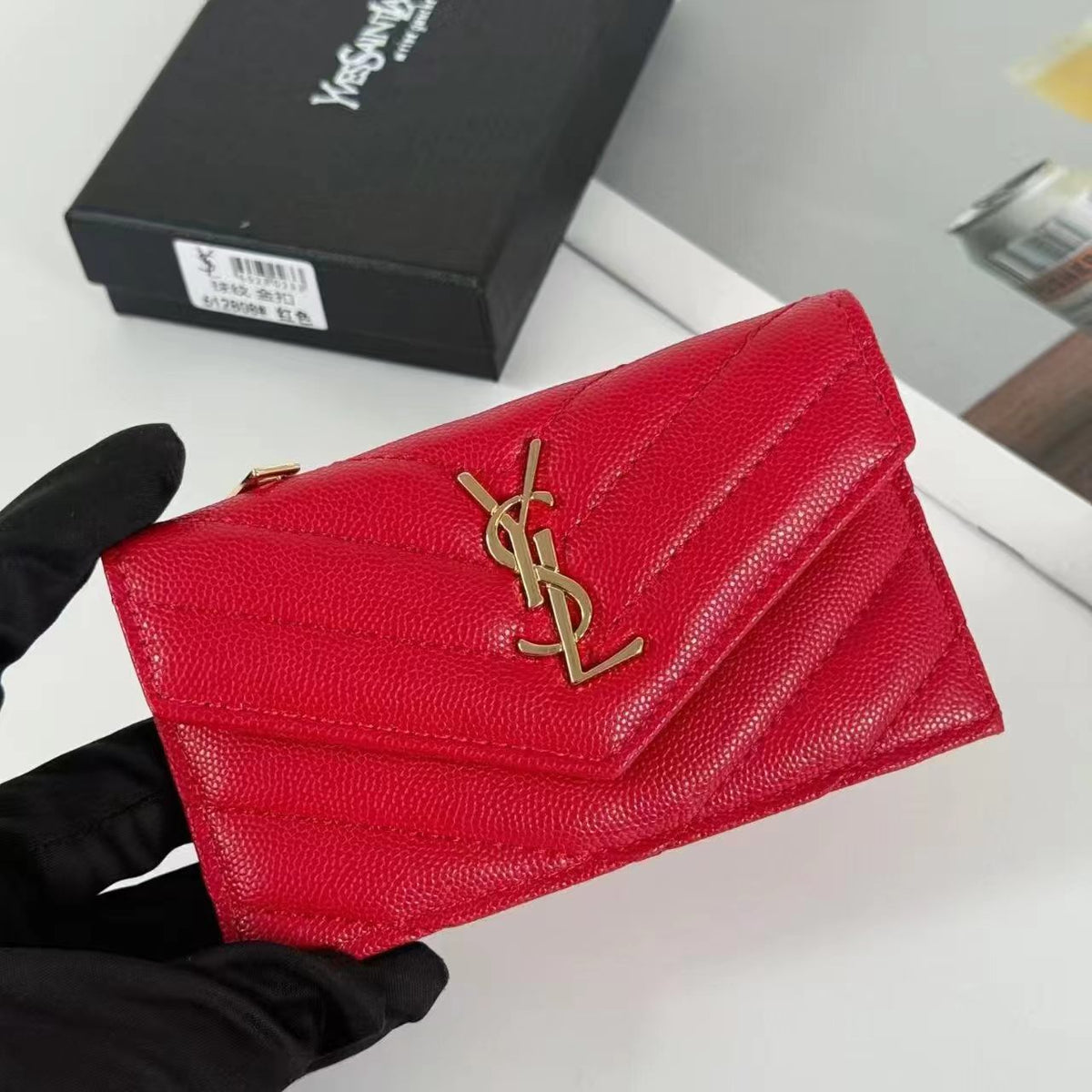 High-quality zippered wallet and card holder