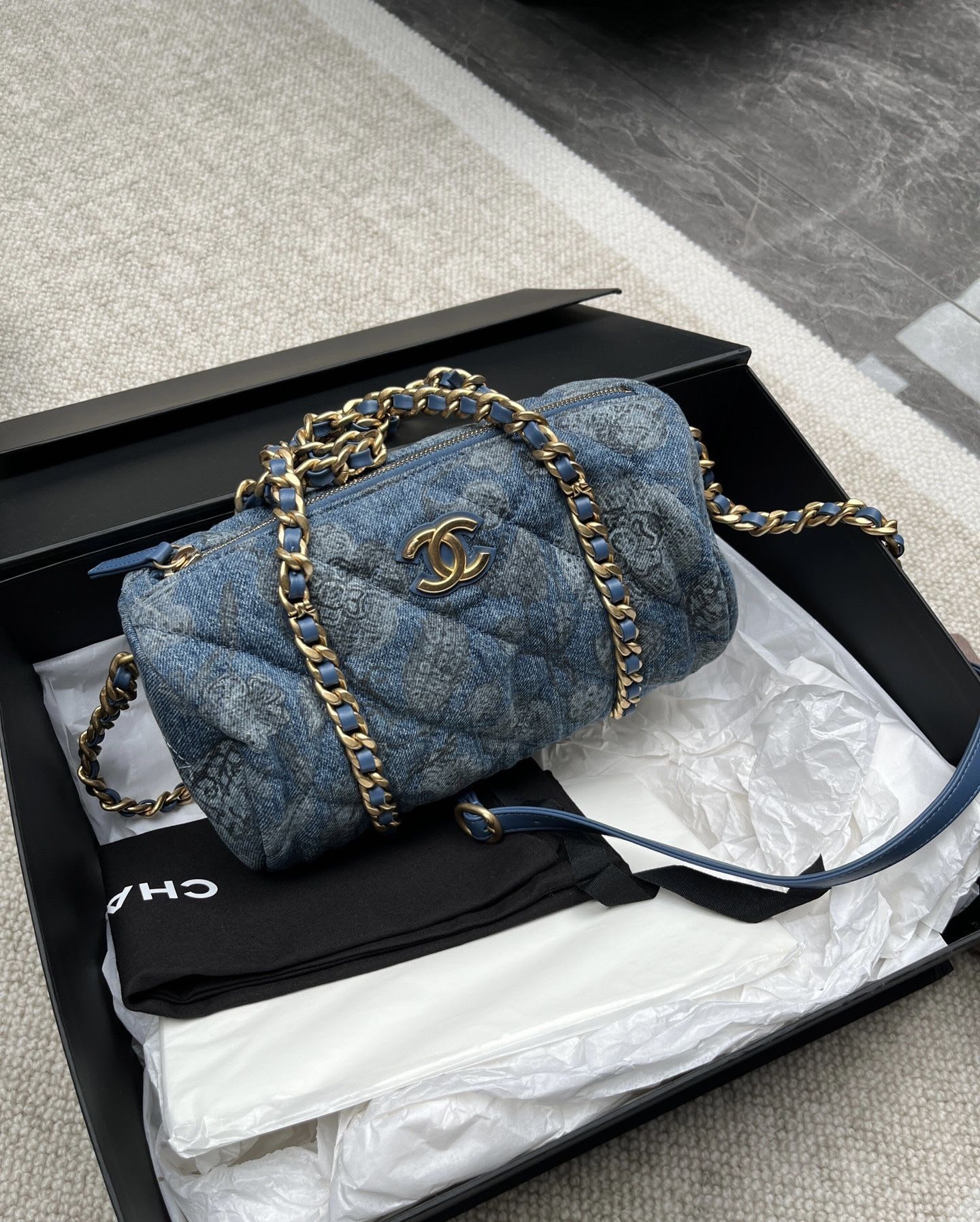 Chanel Luxury Leather Handbag Style 11