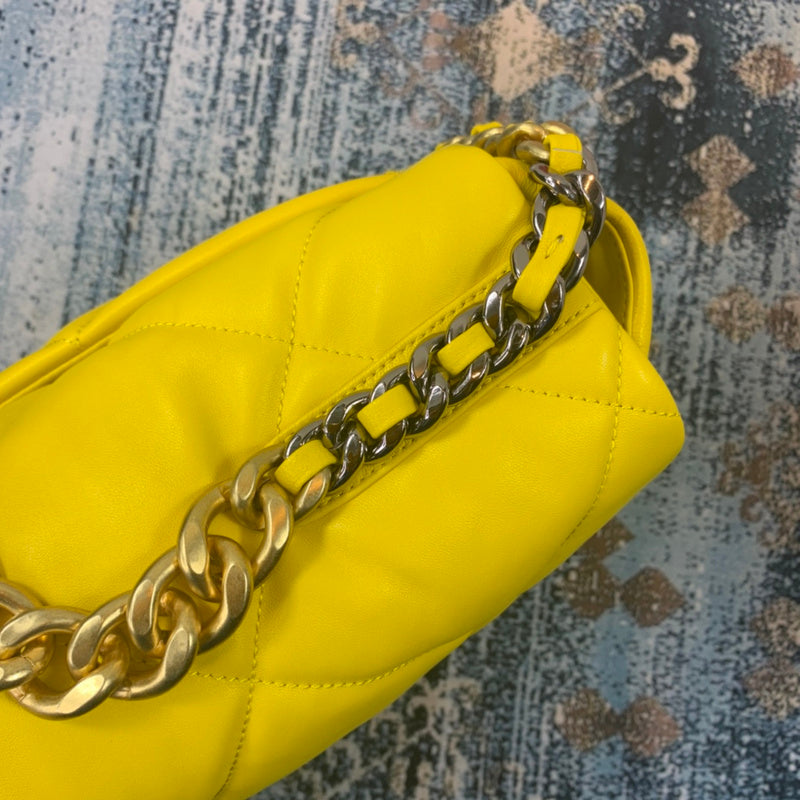Chanel Luxury Handbag Style 581