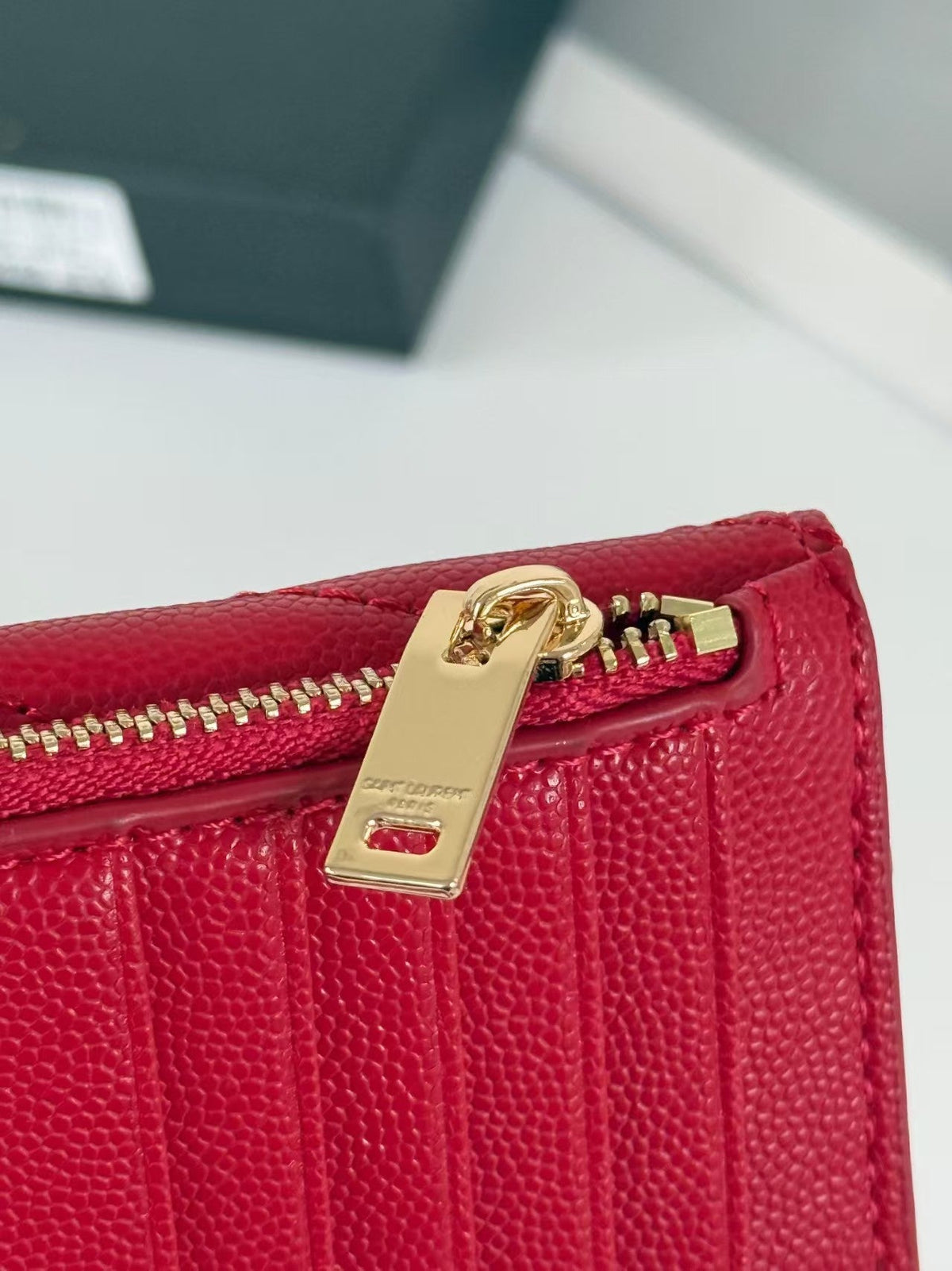 High-quality zippered wallet and card holder