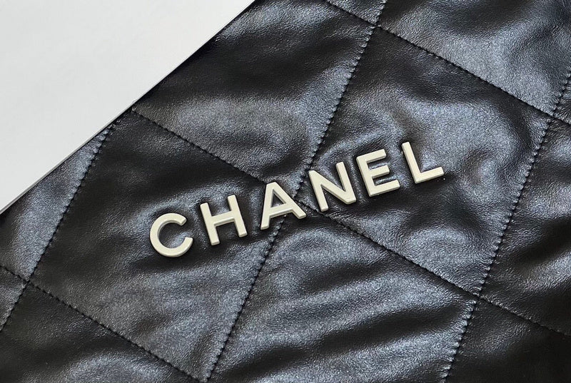 Chanel Luxury Handbag Style 305