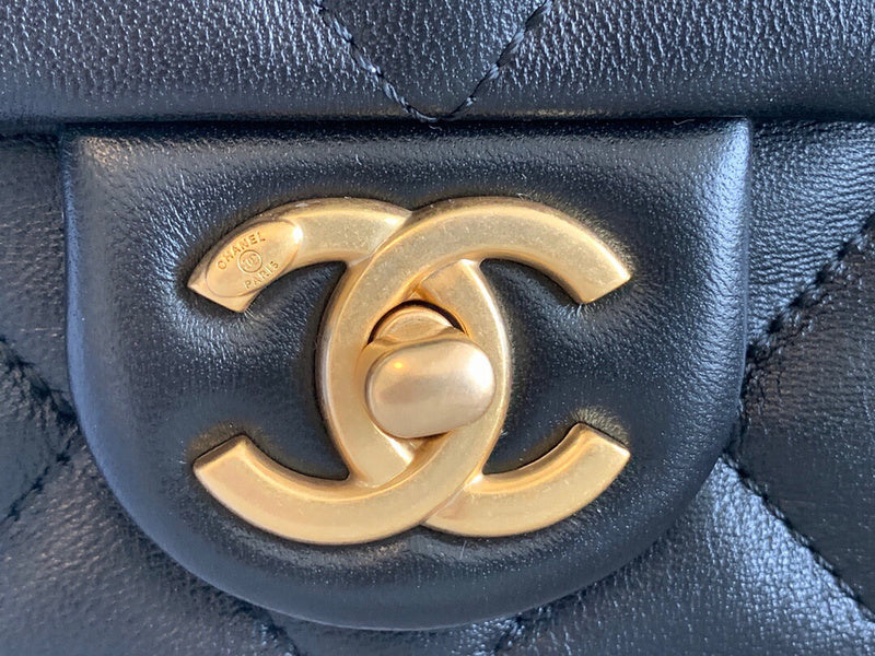 Chanel Luxury Handbag Style 260