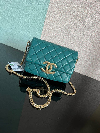 Chanel Luxury Handbag Style 51