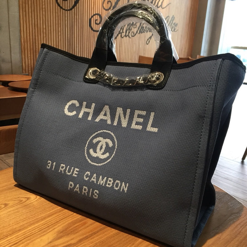 Chanel Luxury Handbag Style 554