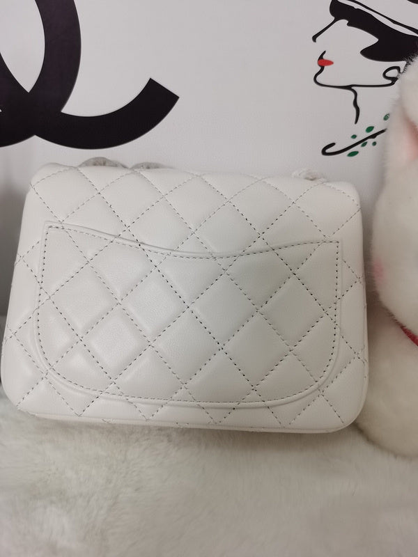 Chanel Luxury Handbag Style 109