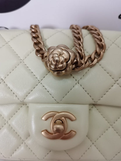 Chanel Luxury Handbag Style 103