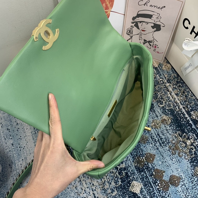 Chanel Luxury Handbag Style 496