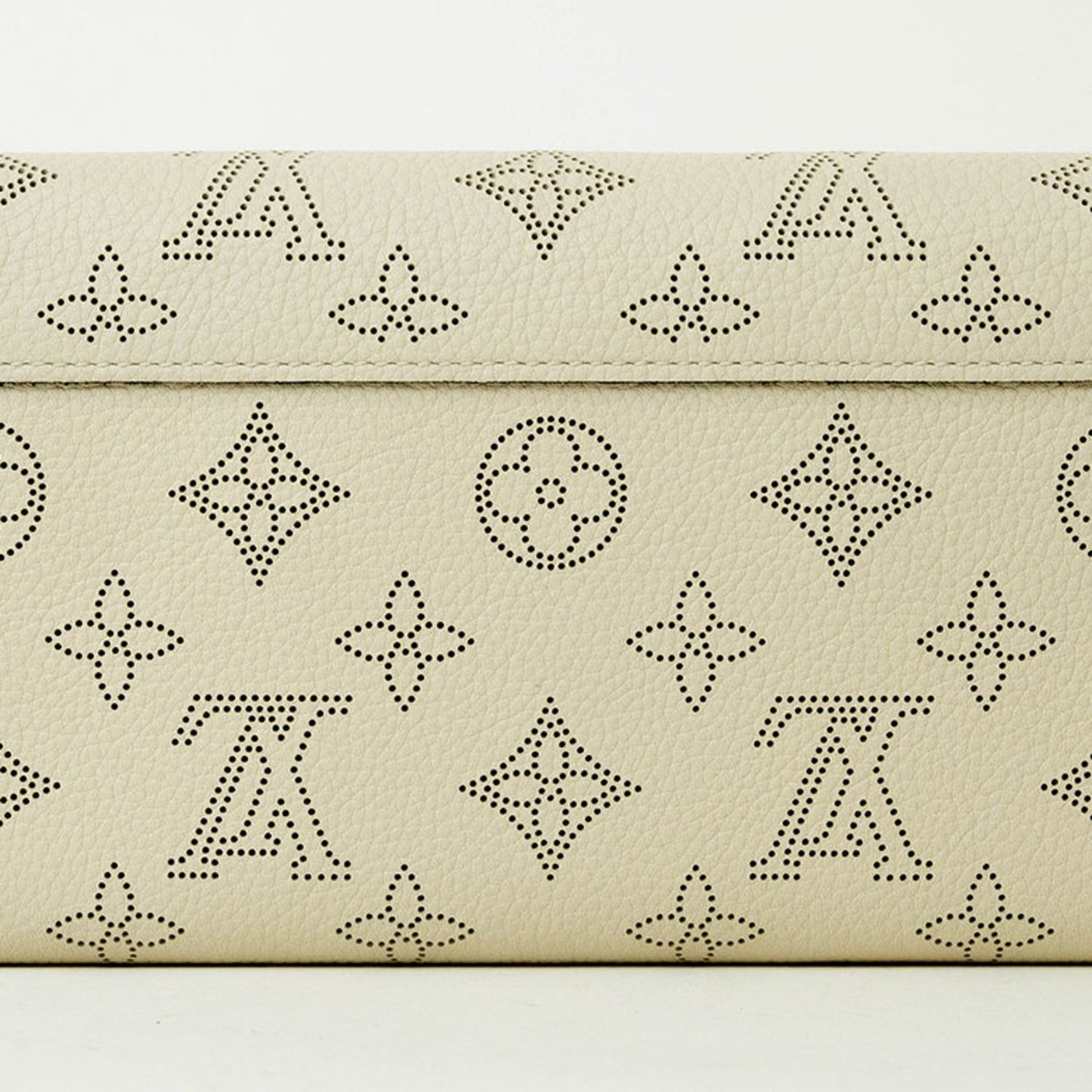 Louis Vuitton  Lv ivory Leather Long Wallet (Bi-Fold)