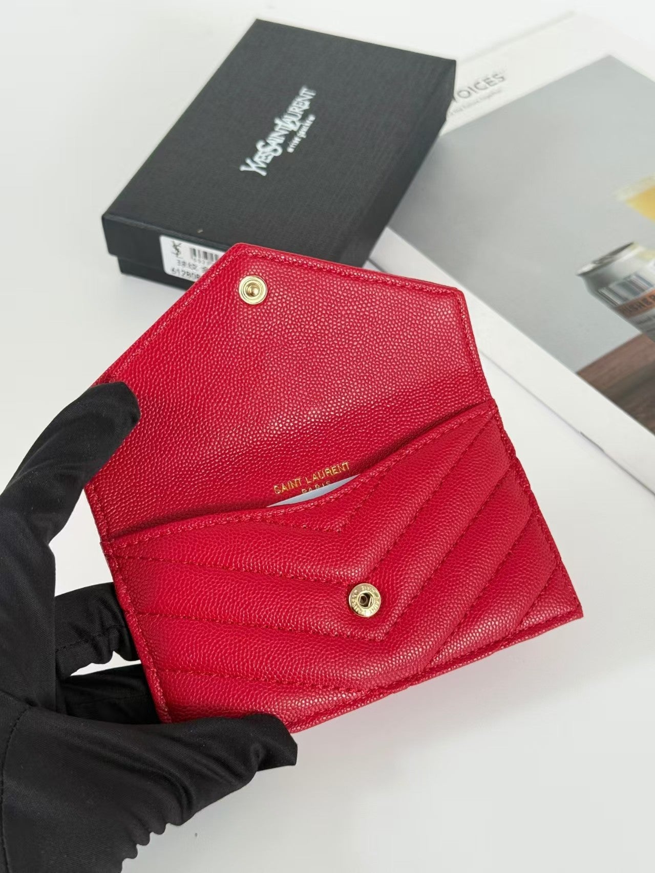 High-quality zippered wallet and card holder
