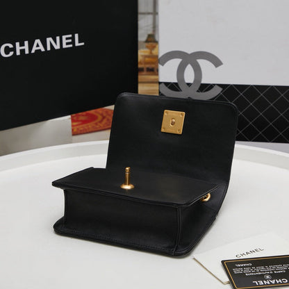 Chanel Luxury Handbag Style 642