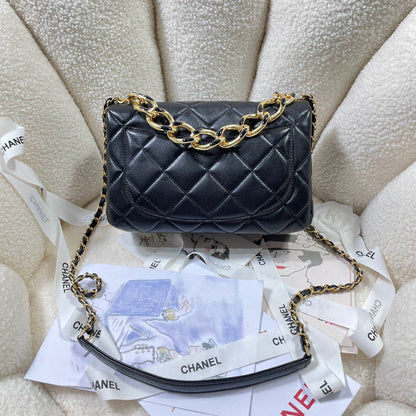Chanel Luxury Handbag Style 424