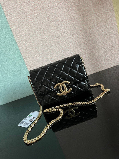 Chanel Luxury Handbag Style 39