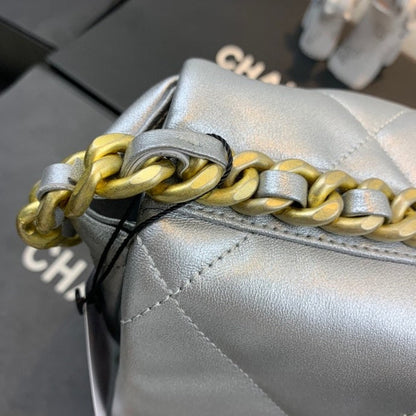 Chanel Luxury Handbag Style 572