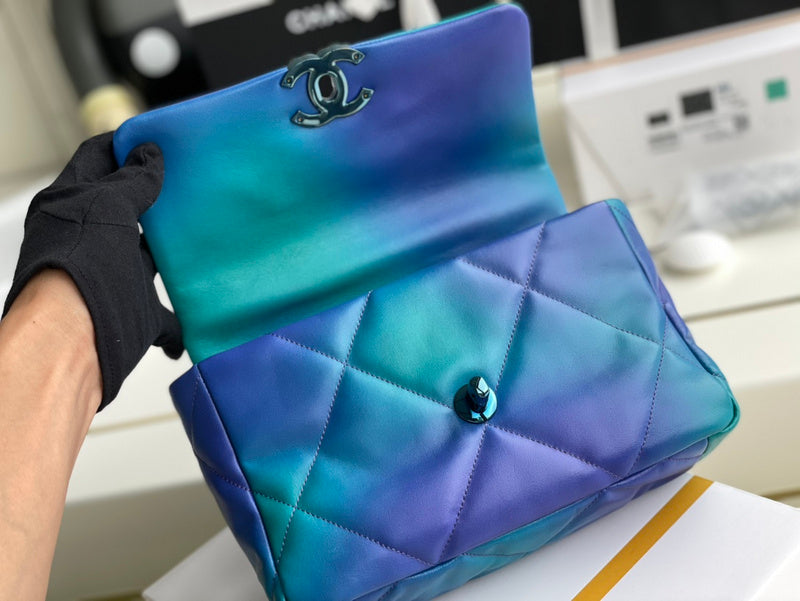 Chanel Luxury Handbag Style 589