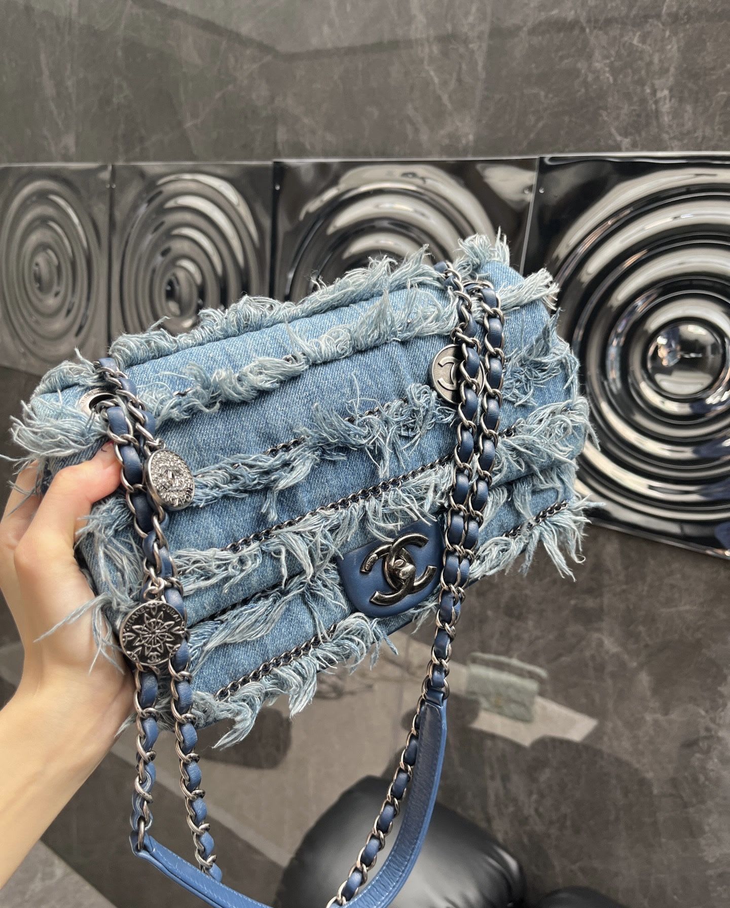 Chanel Luxury Leather Handbag Style 16