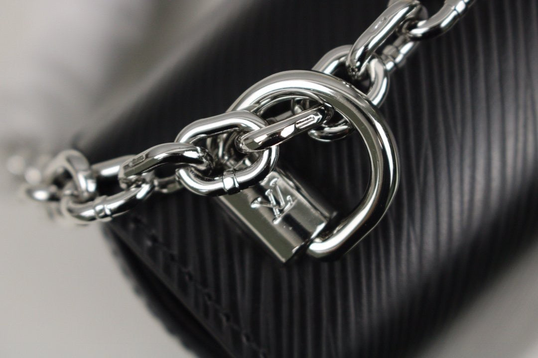 L handbag black