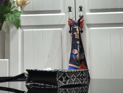 Louis Vuitton 1854 Petit Sac Plat
