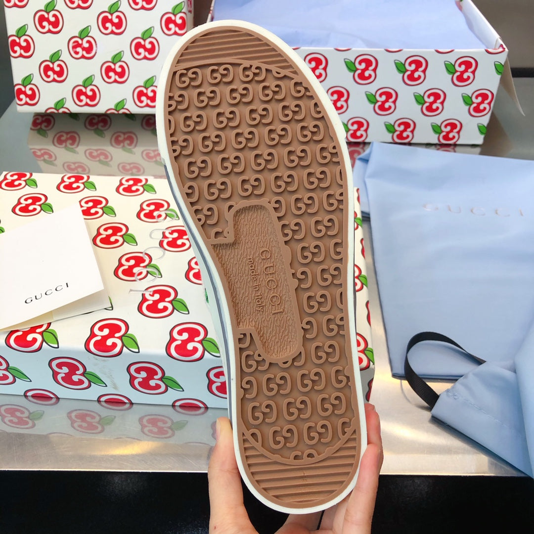 G u c c I slip ons
