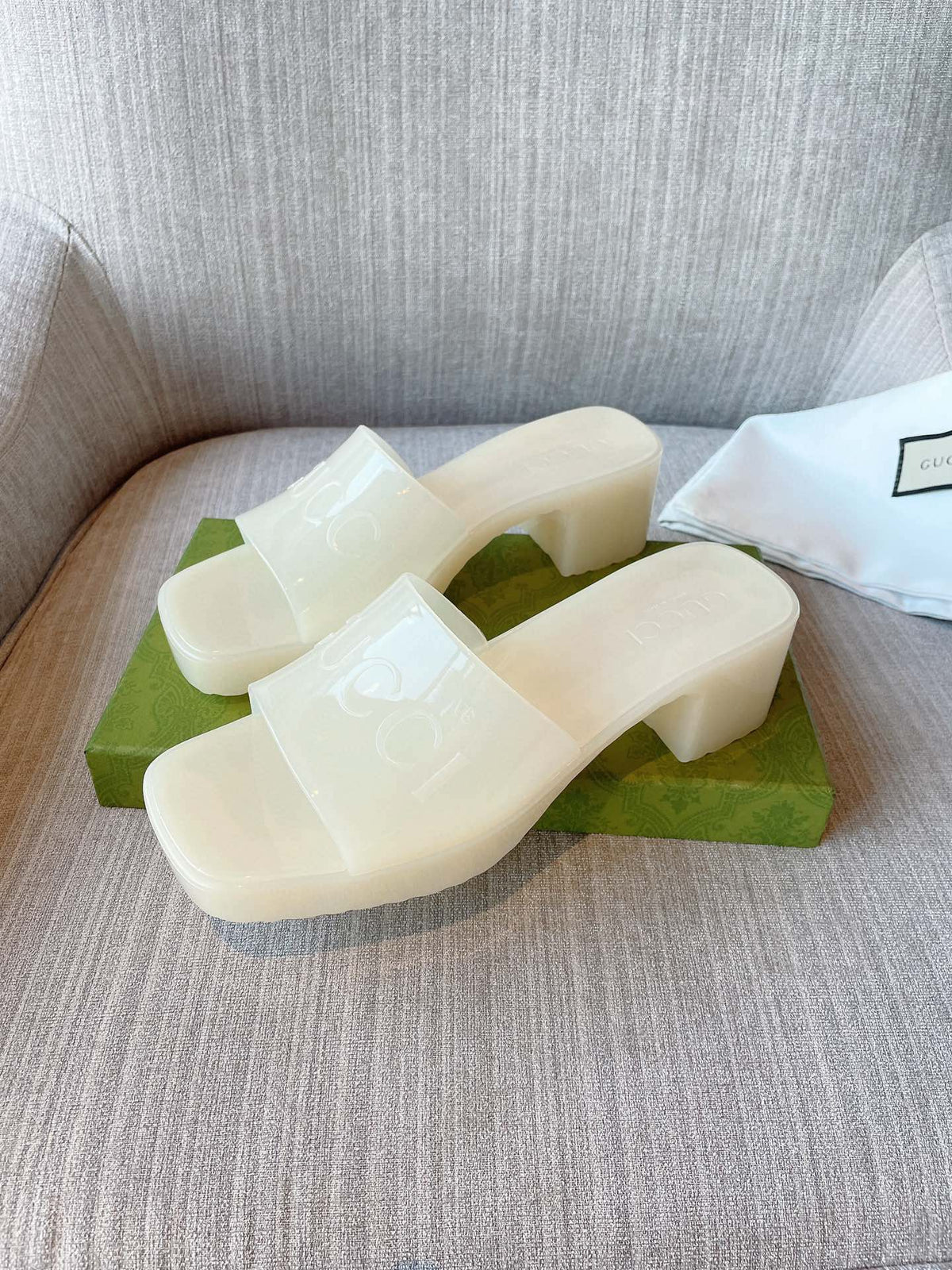 G u c c i new 2021 slides