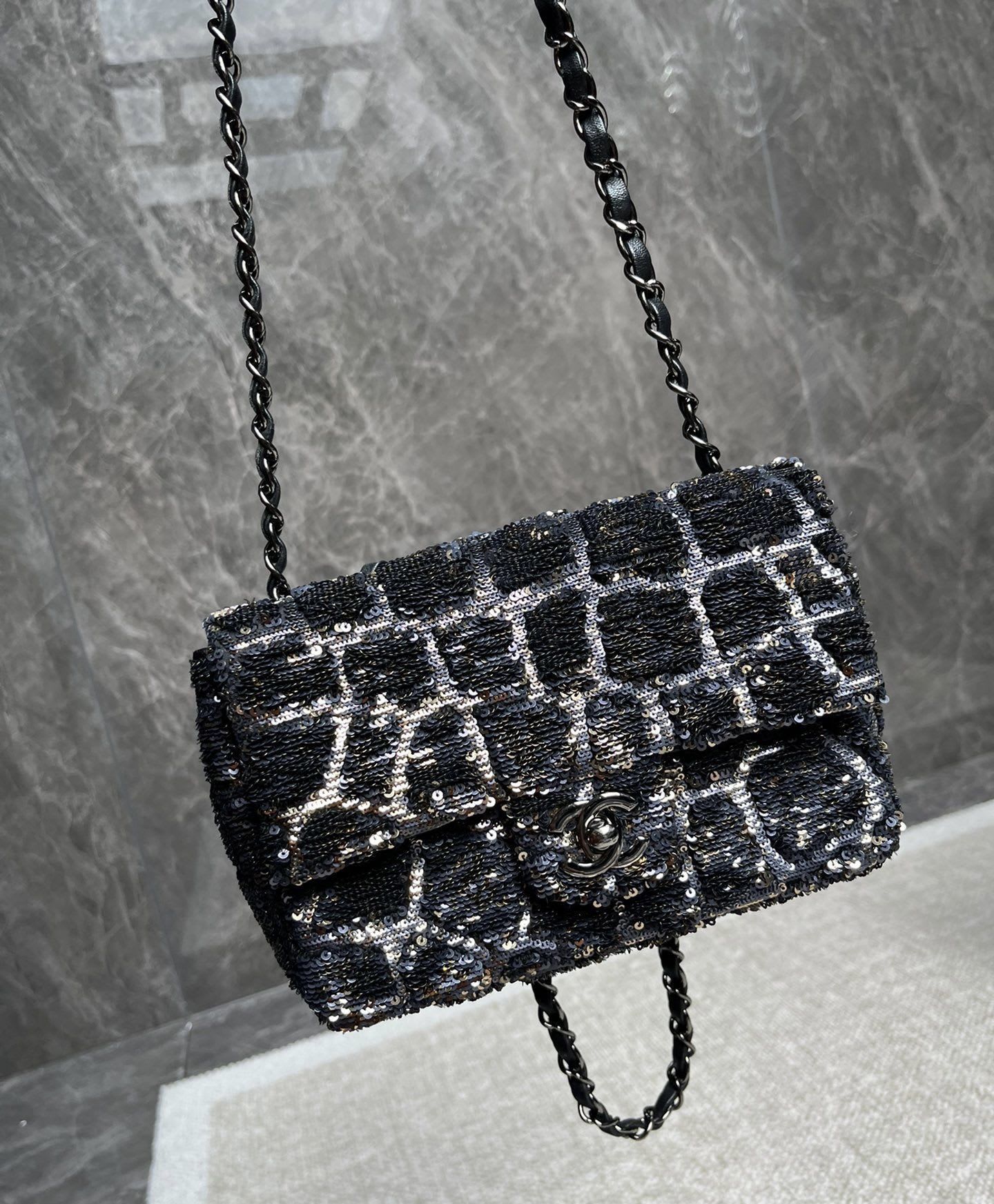 Chanel Luxury Leather Handbag Style 8