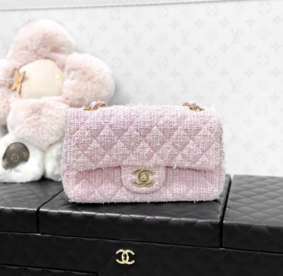 Chanel Luxury Leather Pink Shoulder Bag Pink