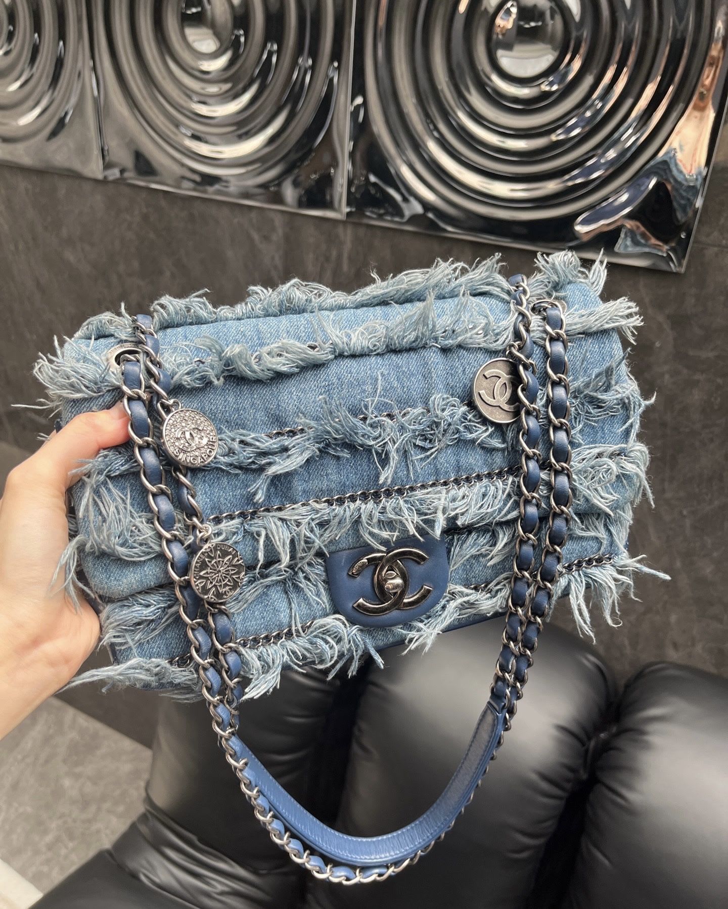 Chanel Luxury Leather Handbag Style 16
