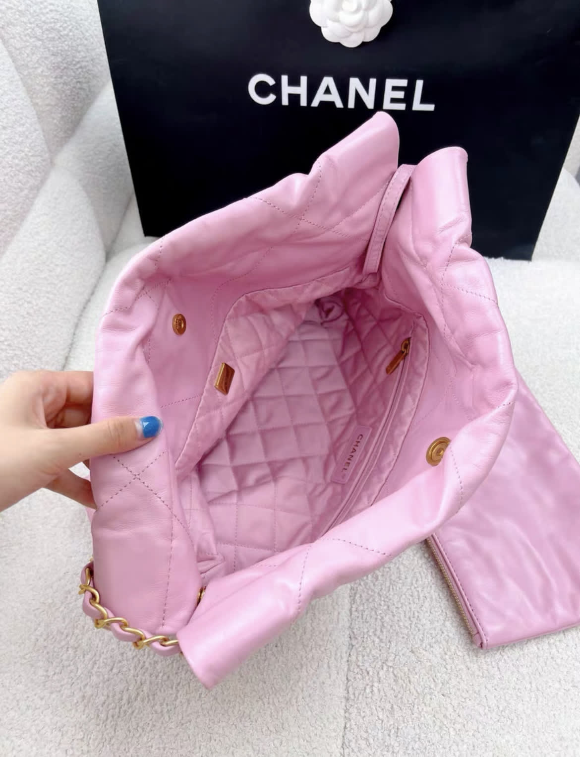 Chanel 22Bag Pink Leather Gold Hardware