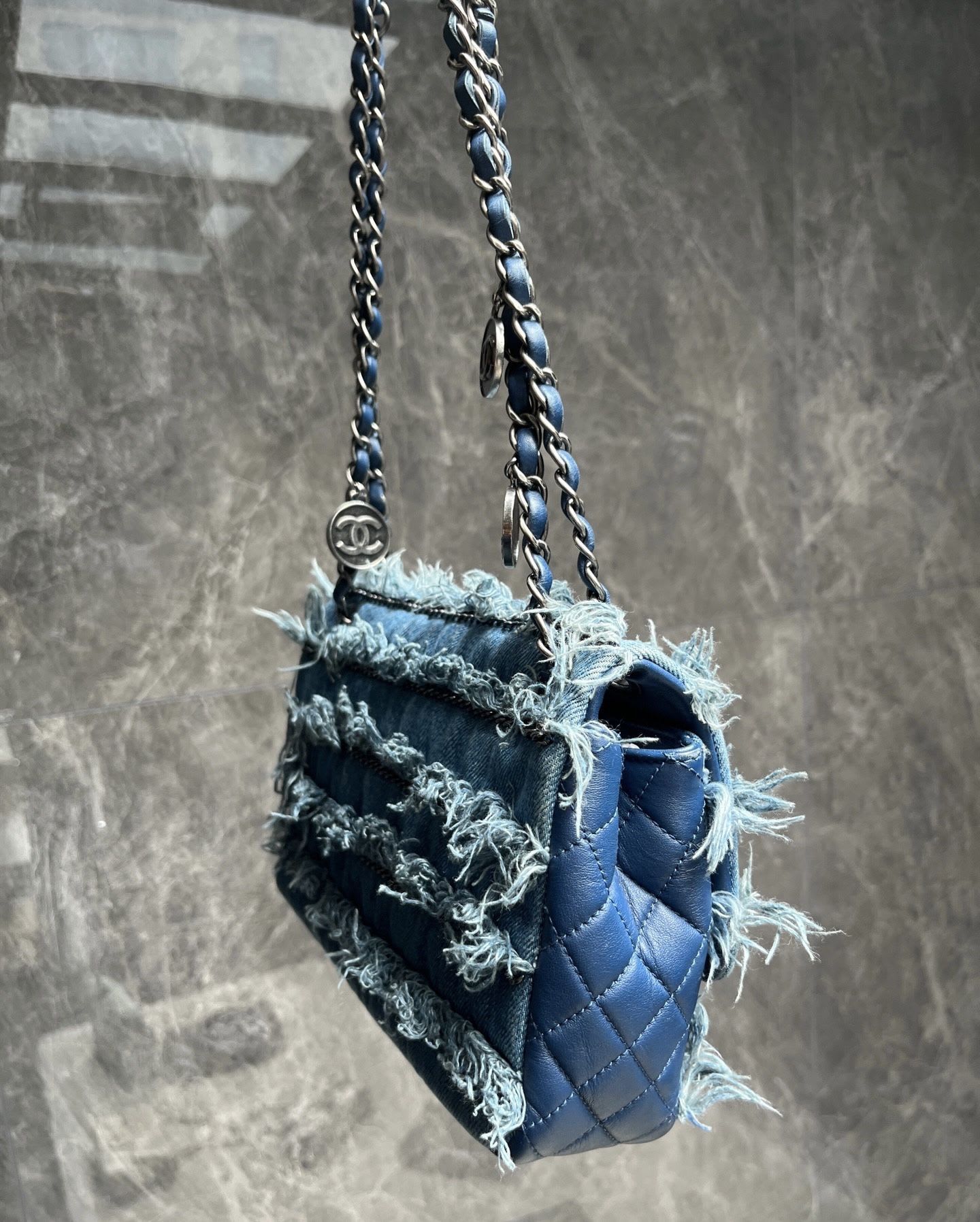 Chanel Luxury Leather Handbag Style 16