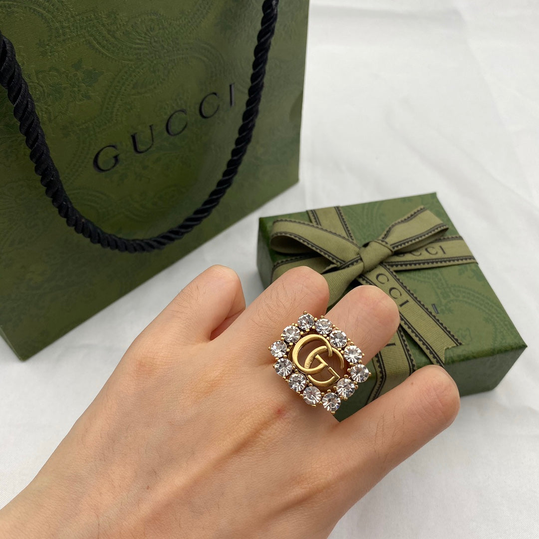 Ring with crystals