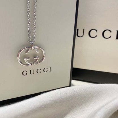Slivery necklace