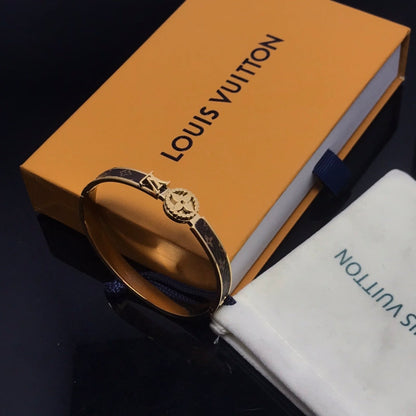 Gold fashion bracelets