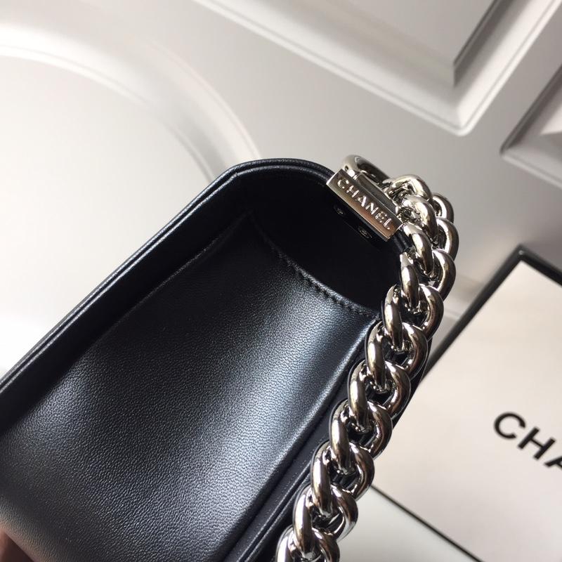 C h a n e l boy 25 cm