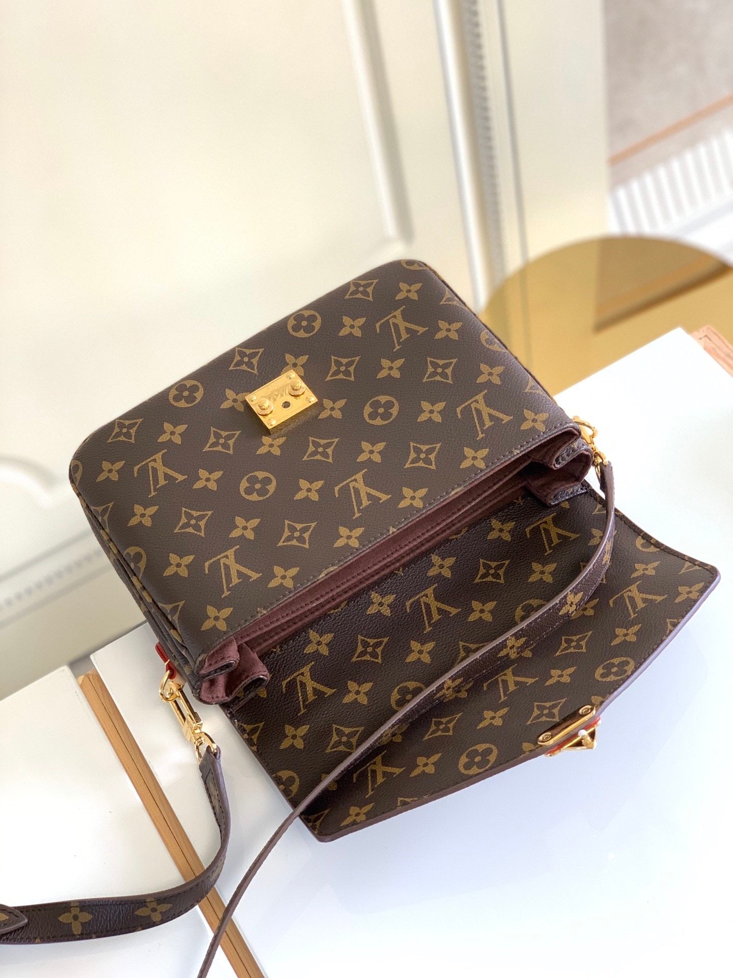 Lv monogram x