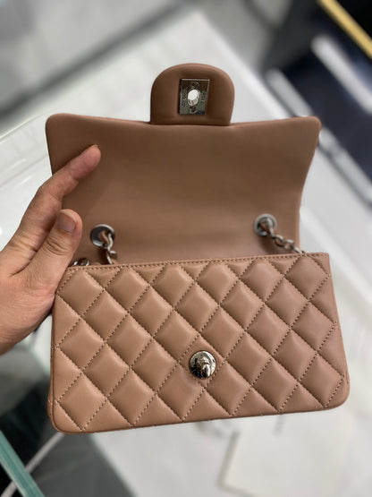 C h a n e l brown 22cm