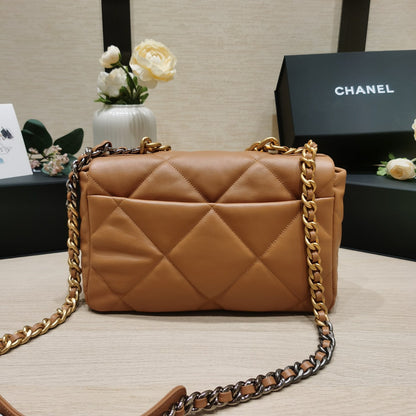 C h a n e l brown 20  30 10(cm)