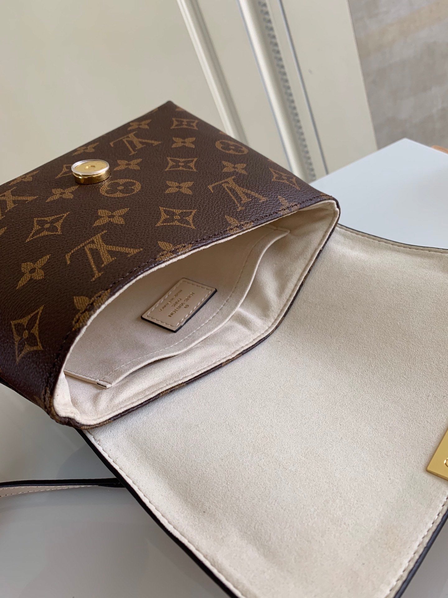 Lv lock
