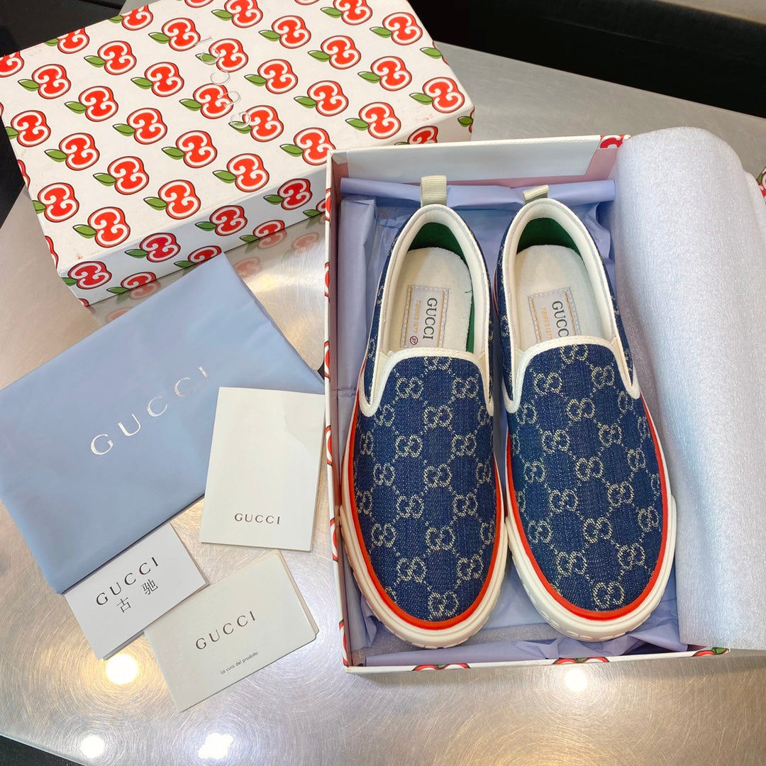 G u c c I baja slip on