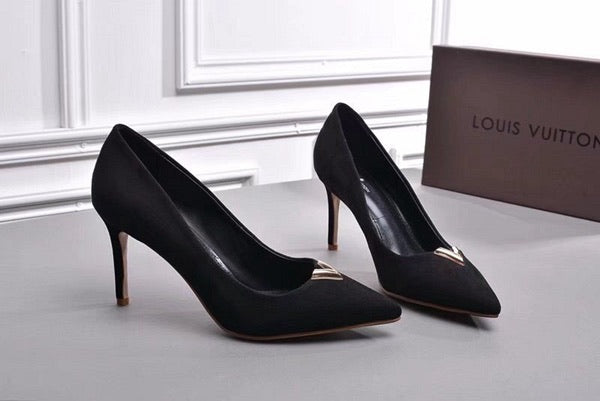 L v x black